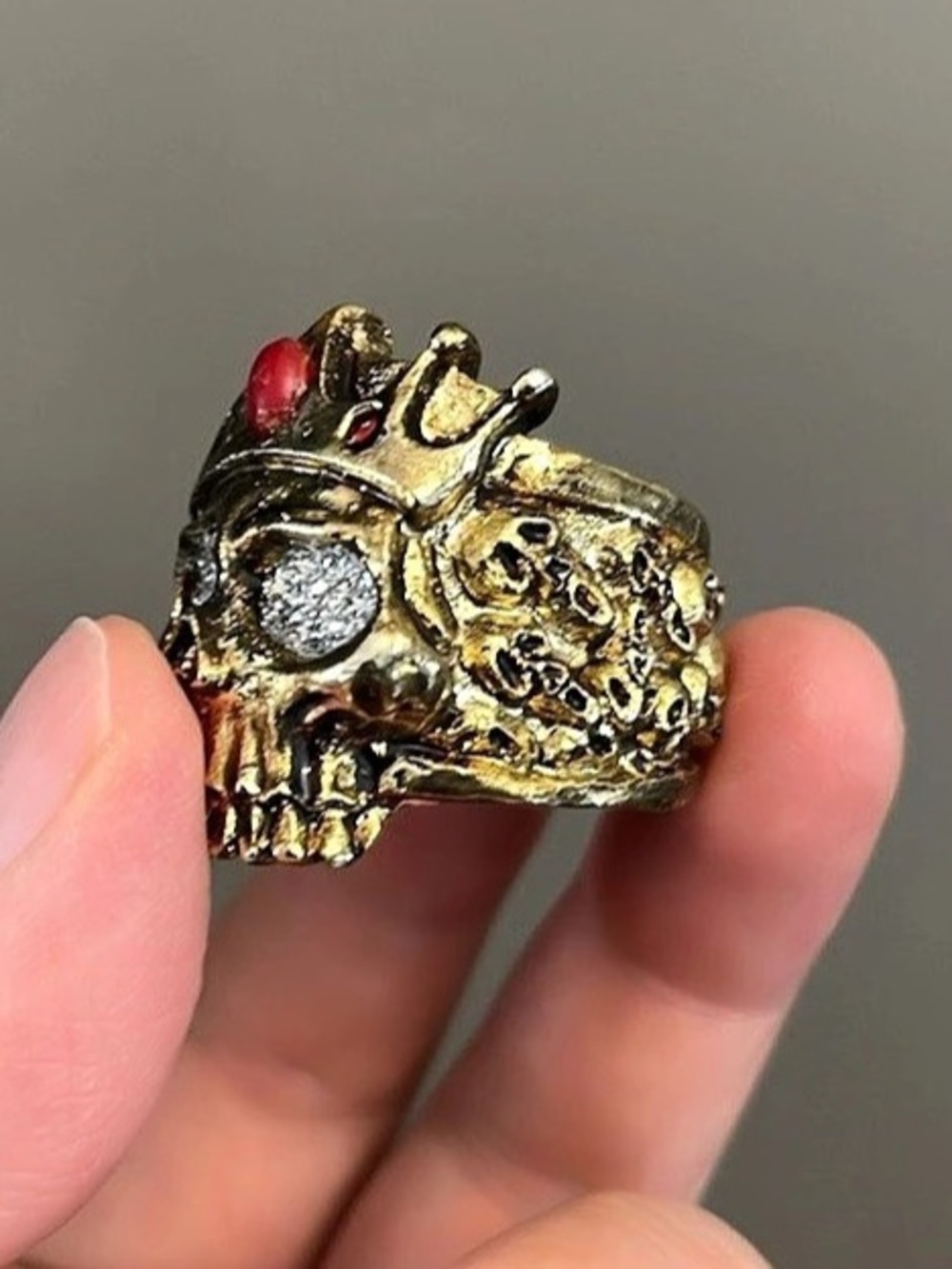 Vintage Halloween Costume Ring Skull Crown Statement Ring in Gold-Tone Pirate - Picture 2 of 7